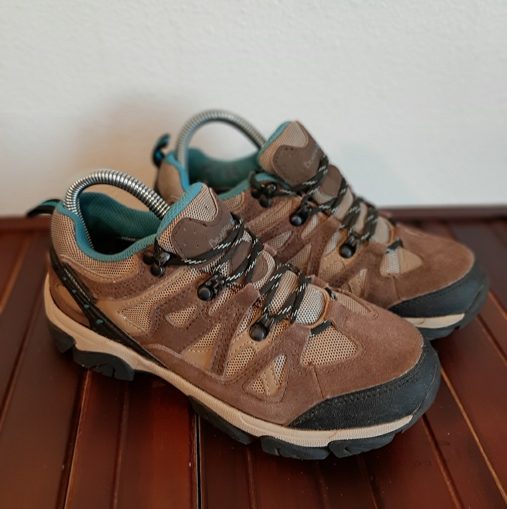 BEARPAW WATERPROOF HIKING SHOES